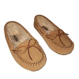 Minnetonka Cream Fuzzy Slippers